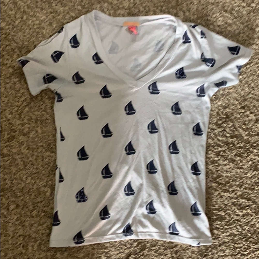Primp v-neck tee with sailboats! So cute! Sz L